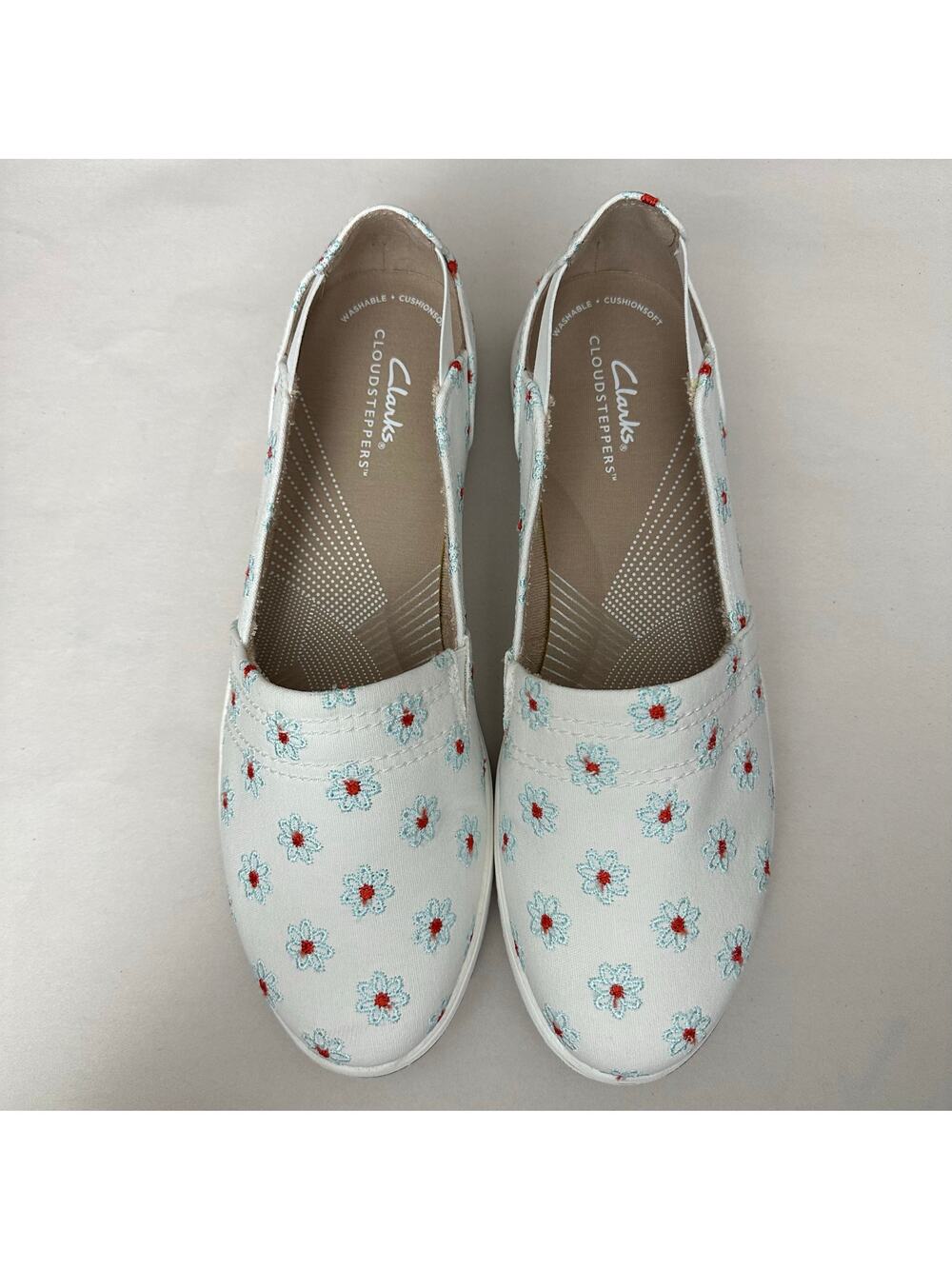 Clarks Cloudsteppers Breeze Step White Daisy Loafers Canvas Slip On Women's 10M